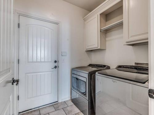 Blue Oasis Home - 7 Beds in Oklahoma City, USA
