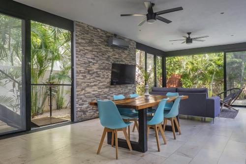 Contemporary 4BR villa Pool, PetFriendly, 8ppl in Tulum, Mexico