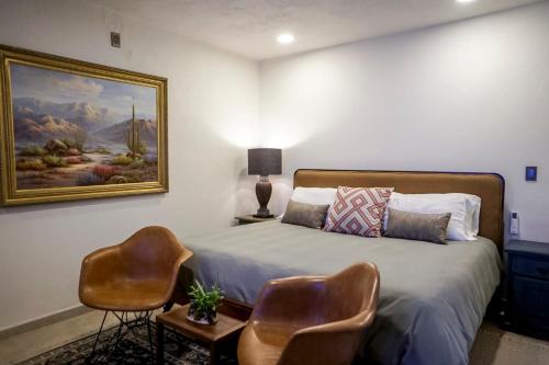 Modern Apartment Steps from main plaza