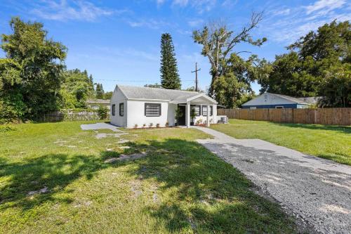 Cozy 2 Bed, Near Downtown