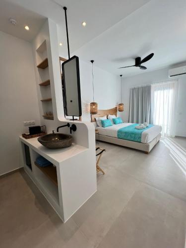 Standard Double Room image 10