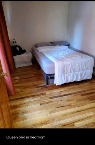 Conveniently located in the heart of the city, New York (photo 8)