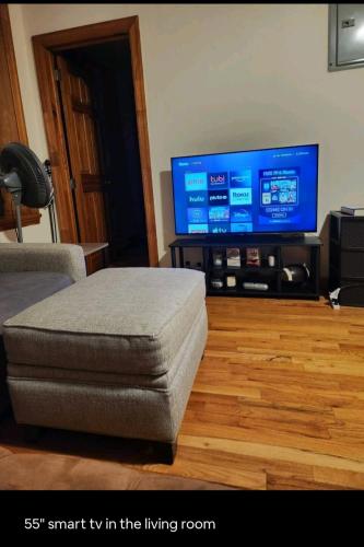 Conveniently located in the heart of the city, New York (photo 9)