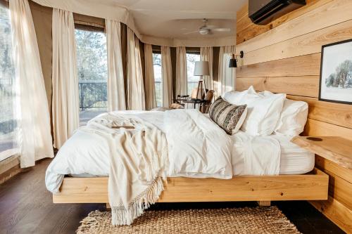 Walden Retreats Hill Country in Johnson City, USA