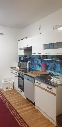 Cozy central APARTMENT Leopoldstrasse -3,5 rooms with sauna and garden, München (Foto 5)