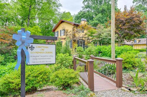 Chateau on Compass Creek Hayesville Apartment! in Hayesville, USA