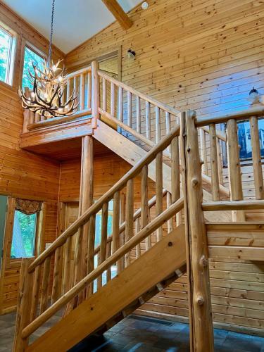 Boardman Monarch Upscale River Lodge Hot Tub! in Traverse City, USA