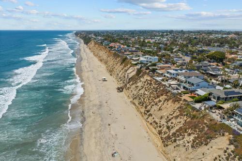 Neptune Sunset Shores in Encinitas, USA