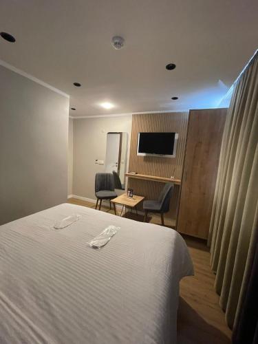 Edwin PLUS – Istanbul, FL