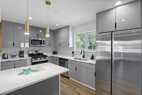 Suburban 4bed2bath Oasis- freshly updated in Morton Grove, USA