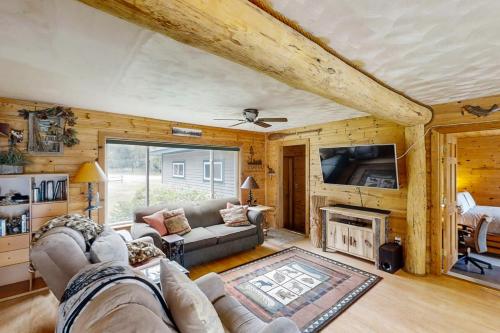Dock + Lakefront! Family-Friendly Michigan Getaway in Lewiston (MI)