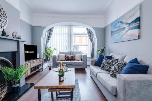 NEW! 3-Bed Spacious Home in Manchester by 53 Degrees Property, Ideal for Groups, FREE Parking!, Manchester (fotografie 2)