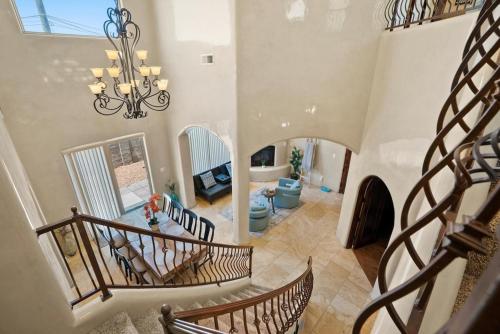 Luxury Tuscan Villa Near Old Town in Albuquerque, USA