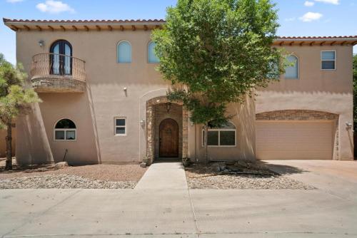 Luxury Tuscan Villa Near Old Town in Albuquerque, USA