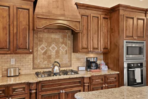 Luxury Tuscan Villa Near Old Town in Albuquerque, USA