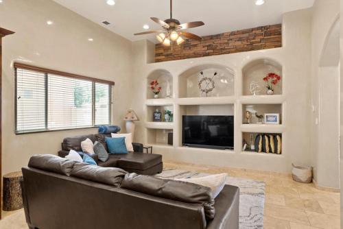 Luxury Tuscan Villa Near Old Town in Albuquerque, USA