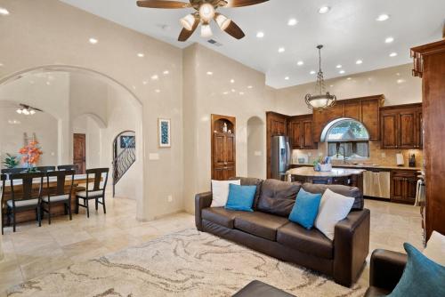 Luxury Tuscan Villa Near Old Town in Albuquerque, USA