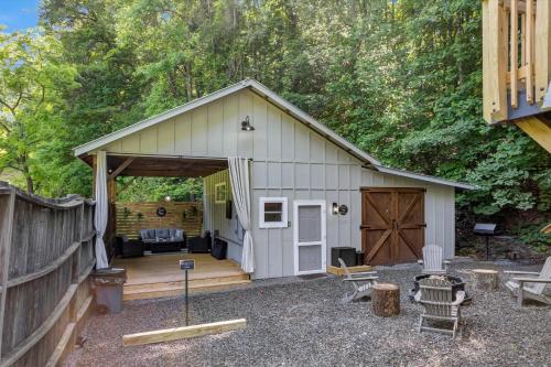 Rustic Tiny Retreat