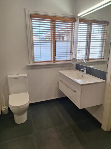 حمام, Hansen Park Guest Cottage in ولستون