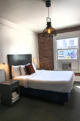 American Hotel Room Type - Queen Room with Shared Bathroom