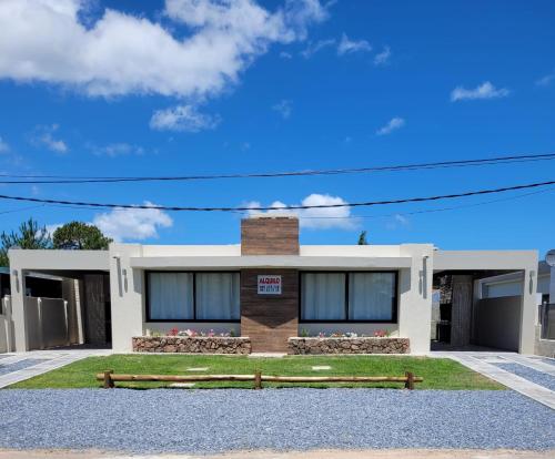 Casa en calle Mondello, Piriápolis