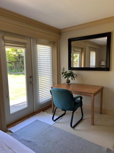 Adorable Private Stay with Garden View in Richmond in Richmond, Canada