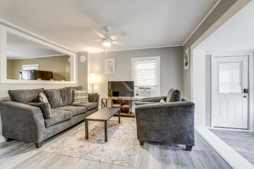 Easthampton Apartment Near Breweries and Rail Trail! Easthampton Apartment Near Breweries and Rail Trail!