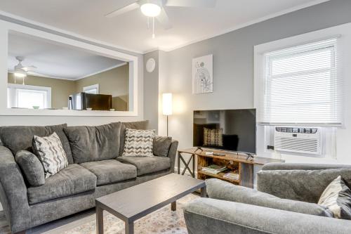 Easthampton Apartment Near Breweries and Rail Trail! Easthampton Apartment Near Breweries and Rail Trail!