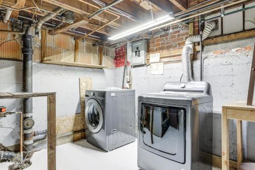 Easthampton Apartment Near Breweries and Rail Trail! Easthampton Apartment Near Breweries and Rail Trail!