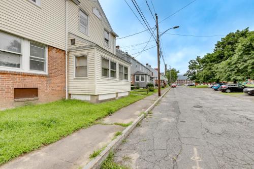 Easthampton Apartment Near Breweries and Rail Trail! Easthampton Apartment Near Breweries and Rail Trail!