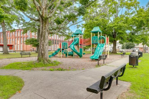 Easthampton Apartment Near Breweries and Rail Trail! Easthampton Apartment Near Breweries and Rail Trail!