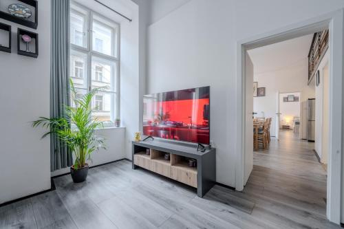 Spacious APT by Charles Bridge, Prague Castle with Free PARKING, Прага (фото 6)