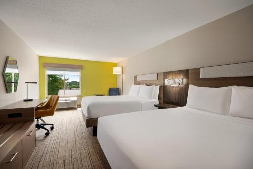 Holiday Inn Express Hotel & Suites Fredericksburg an IHG Hotel - image 6