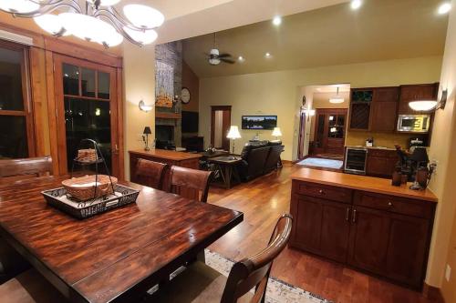 Low Tax Luxe Mountain Getaway by Aspen Low Tax Luxe Mountain Getaway by Aspen