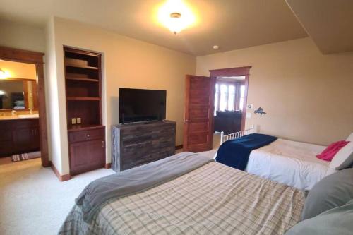 Low Tax Luxe Mountain Getaway by Aspen Low Tax Luxe Mountain Getaway by Aspen