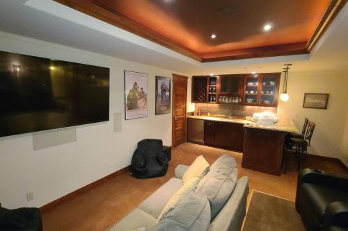 Low Tax Luxe Mountain Getaway by Aspen Low Tax Luxe Mountain Getaway by Aspen