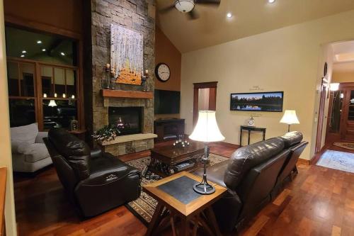 Low Tax Luxe Mountain Getaway by Aspen Low Tax Luxe Mountain Getaway by Aspen