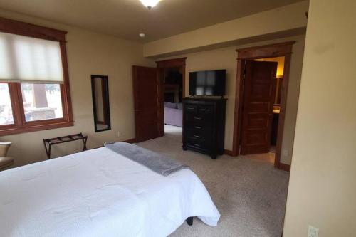 Low Tax Luxe Mountain Getaway by Aspen Low Tax Luxe Mountain Getaway by Aspen