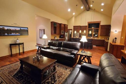 Low Tax Luxe Mountain Getaway by Aspen Low Tax Luxe Mountain Getaway by Aspen