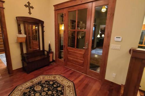 Low Tax Luxe Mountain Getaway by Aspen Low Tax Luxe Mountain Getaway by Aspen