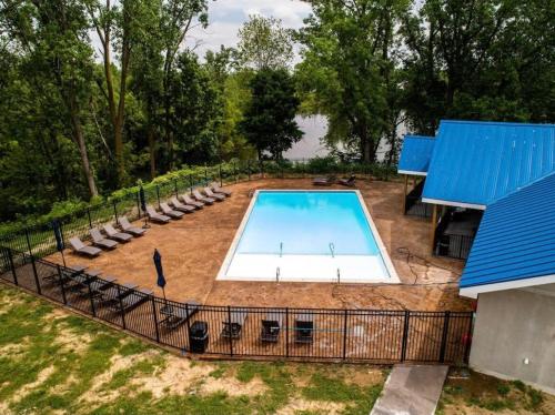 Spacious 6BR 6BA Castle Escape with Luxury Amenities in Grandville, USA