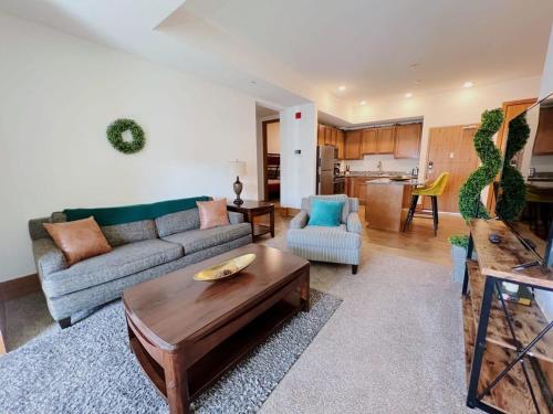 Spacious 6BR 6BA Castle Escape with Luxury Amenities in Grandville, USA