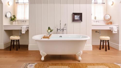 Fürdőszoba, Canoe Place Inn & Cottages in Hampton Bays (NY)