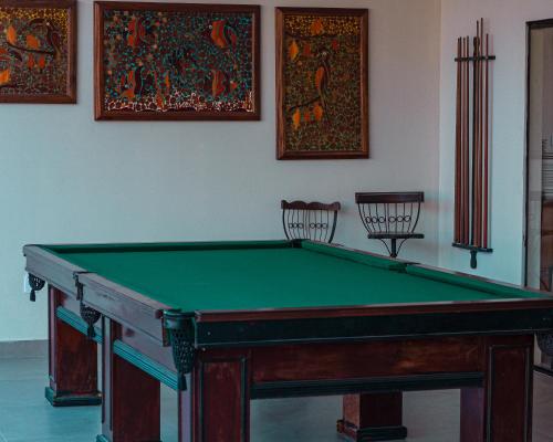 O BEIRA MAR PRAIA HOTEL está LOCALIZADO na ORLA, na PRAIA DE TAPERAPUAN, CAFÉ INCLUSO, Wi-Fi 500mb, PISCINAS, Estacionamento Privativo, Ar Condicionado Split, SMART TV, Frigobar,