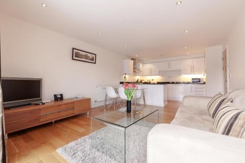 Roomspace Serviced Apartments - Marquis Court, , Surrey