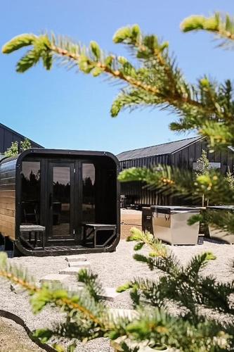 Yellowstone Peaks Hotel