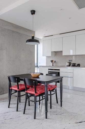 Beautiful Elegant 1BD Private Terrace Gem! #333 - image 9