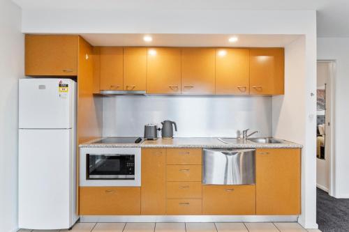 Four on Flinders - one bedroom apartment, Sandy Bay (photo 5)
