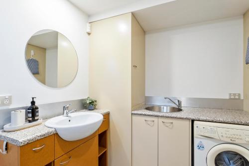 Four on Flinders - one bedroom apartment, Sandy Bay (photo 9)