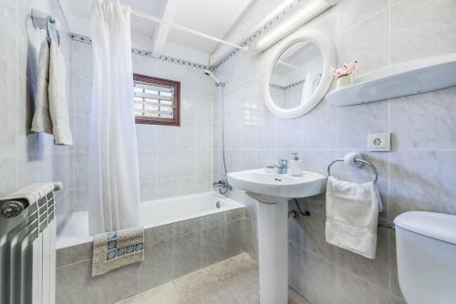 Three-Bedroom Villa image 2